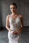 Vestido-de-novia-de-encaje-estilo-sirena-escote-en-V-