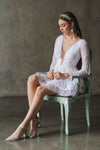 vestido-de-novia-corto-escote-en-V-manga-larga-boda-civil