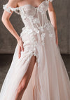 vestido-de-novia-estilo-princesa-con-abertura-en-la-pierna-mangas-caidas-con-flores-3d-1-alexandra
